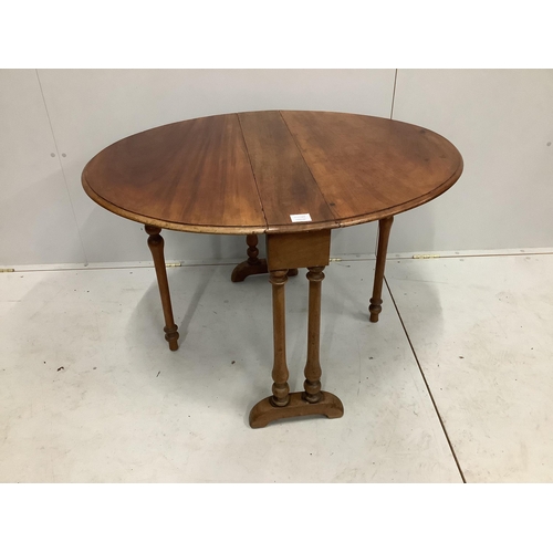 107 - A Victorian mahogany Sutherland table, width 82cm, height 64cm