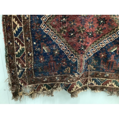 110 - A Shiraz rug, 142 x 105cm