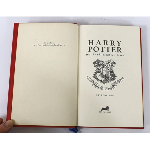 289 - ° ° Rowling, J.K - Harry Potter and the Philosophers Stone, first deluxe edition, first printing, 1... 