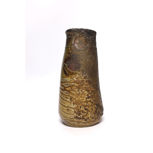 381 - Fujiwara Yu (Japanese, b.1932), a Bizen stoneware vase, 26cm high