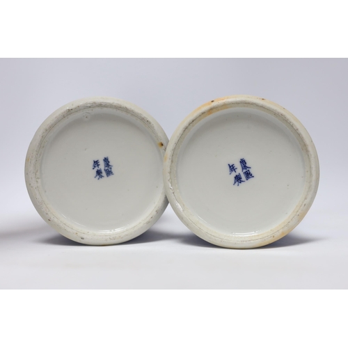 421 - Two pairs of late 19th/early 20th century Chinese blue and white prunus vases, one pair with covers,... 