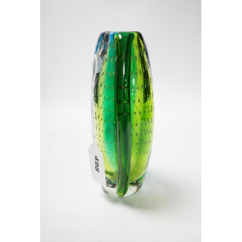 498 - A Murano Sommerso controlled bubble glass vase, 21cm high