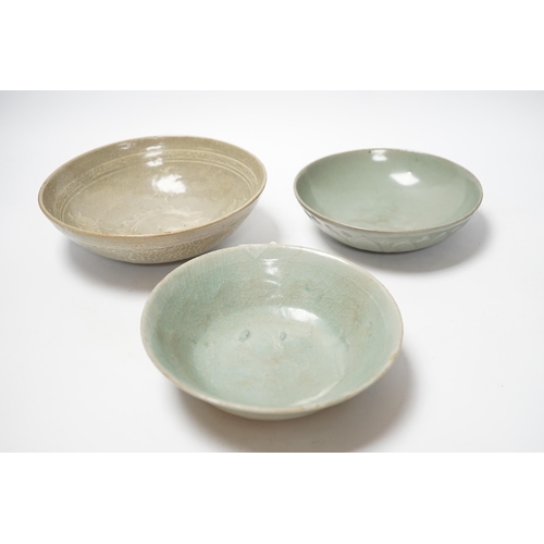 499 - Two Korean celadon bowls, Goryeo dynasty (11th/12th century), the first carved with lotus petals to ... 