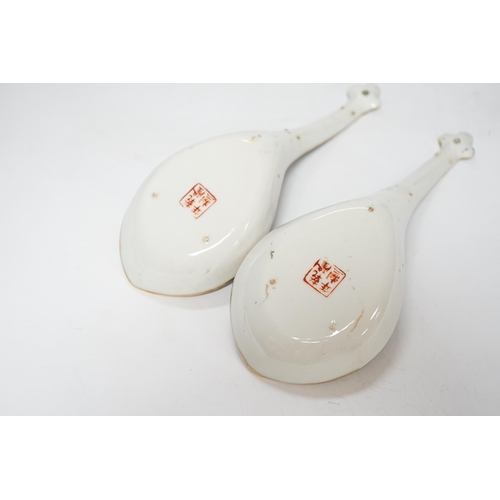 508 - A pair of mid 20th century Chinese enamelled porcelain spoons, 21cm