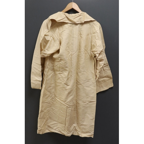 522 - A ladies 20th century cream shantung silk summer duster coat