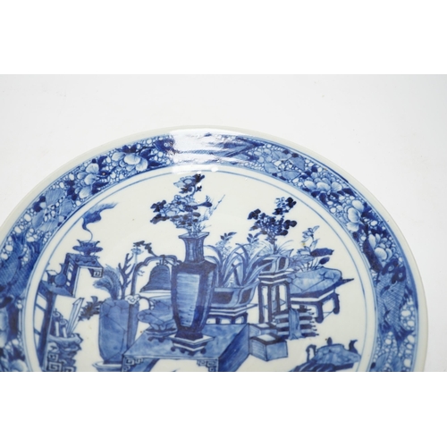 532 - A 19th century Chinese blue and white Hundred Antiques dish, with fish to the border, 30cm in diam... 