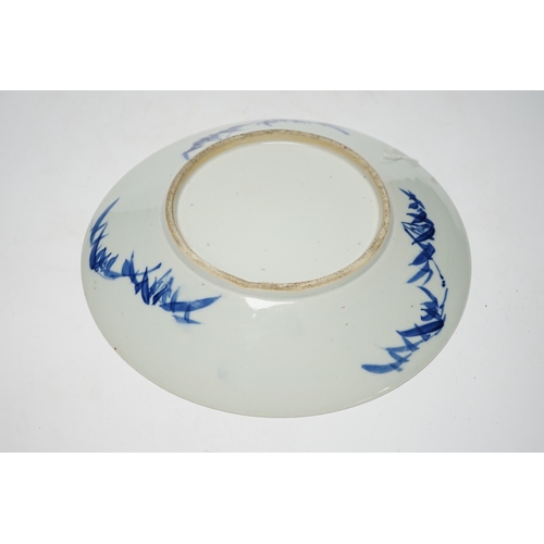 532 - A 19th century Chinese blue and white Hundred Antiques dish, with fish to the border, 30cm in diam... 