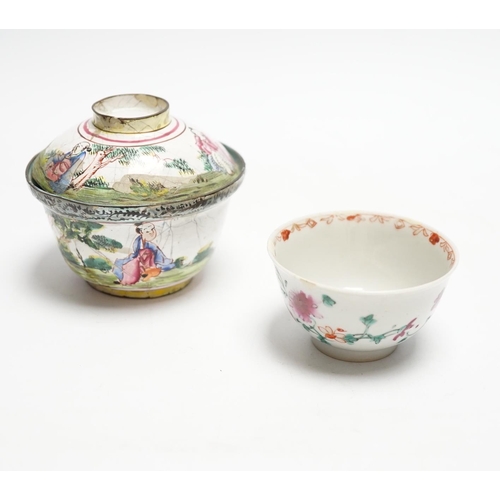 553 - A Chinese Canton enamel tea bowl and cover, and a porcelain tea bowl, largest 8cm high