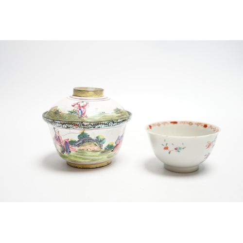 553 - A Chinese Canton enamel tea bowl and cover, and a porcelain tea bowl, largest 8cm high