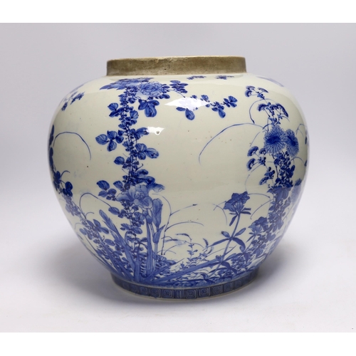 615 - A 19th century Chinese large blue and white jar, 28cm high