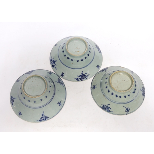 625 - Three 19th century Chinese blue and white bowls, 18cm in diameter