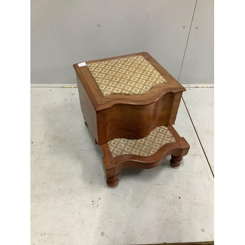 75 - A Victorian mahogany serpentine commode, width 44cm, depth 41cm, height 43cm