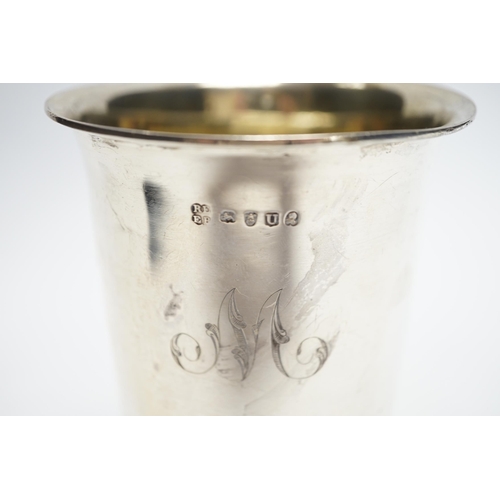 832 - A George III silver goblet by Eames & Barnard, London, 1815, 14.7cm, 7.5oz.