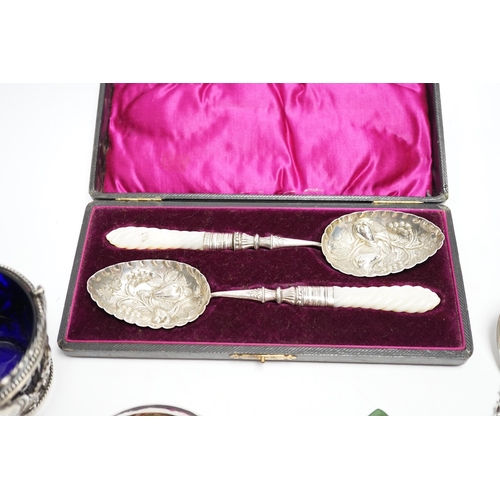 855 - A cased pair of late Victorian mother of pearl handled silver 'berry' spoons, by A.J. Bailey, Birmin... 