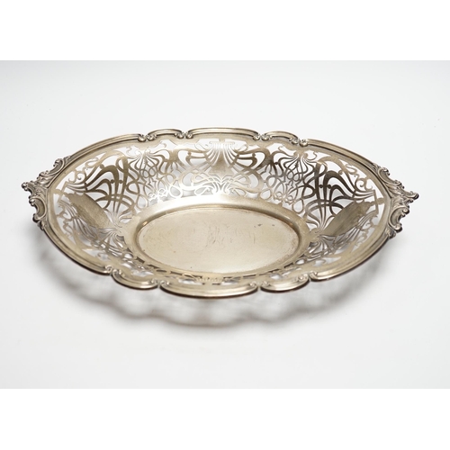 860 - An Edwardian pierced silver fruit bowl, Mappin & Webb, London 1903, 33.7cm, 14.7oz.