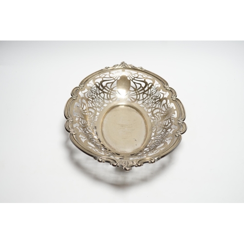 860 - An Edwardian pierced silver fruit bowl, Mappin & Webb, London 1903, 33.7cm, 14.7oz.