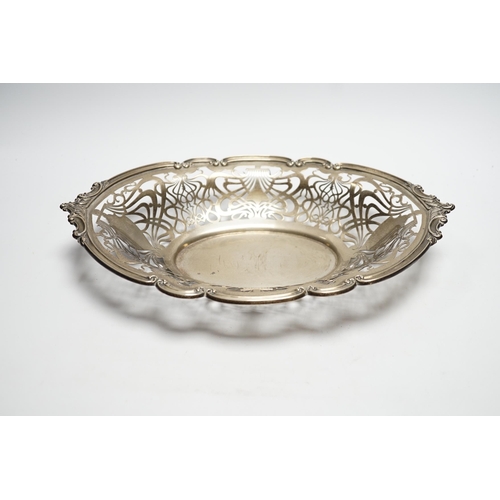 860 - An Edwardian pierced silver fruit bowl, Mappin & Webb, London 1903, 33.7cm, 14.7oz.