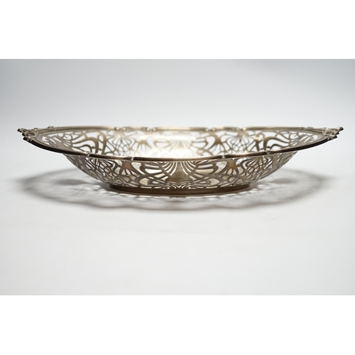 860 - An Edwardian pierced silver fruit bowl, Mappin & Webb, London 1903, 33.7cm, 14.7oz.