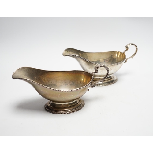 861 - A pair of George V silver oval pedestal sauceboats, London, 1917, 19cm length, 10.6oz.