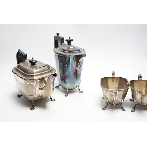 864 - A George V silver three piece silver tea set, George Wish, Sheffield, 1929, 37.6oz, together with a ... 