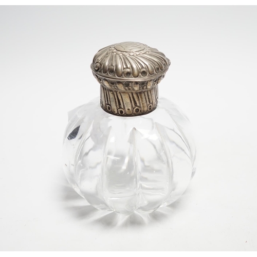 870 - A Victorian silver mounted glass scent bottle, London, 1886, 11.2cm.