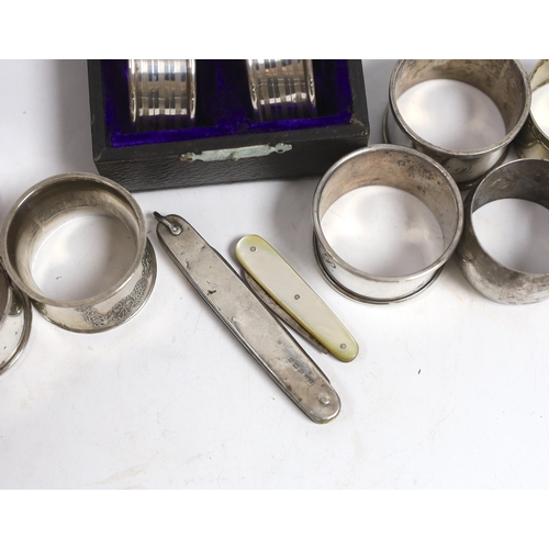 883 - A cased set of four George V silver napkin rings, Rolason Brothers, Birmingham, 1920, together with ... 