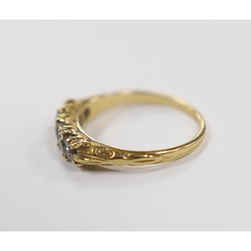 906 - An early 20th century yellow metal and graduated five stone diamond set half hoop ring, size I, gros... 