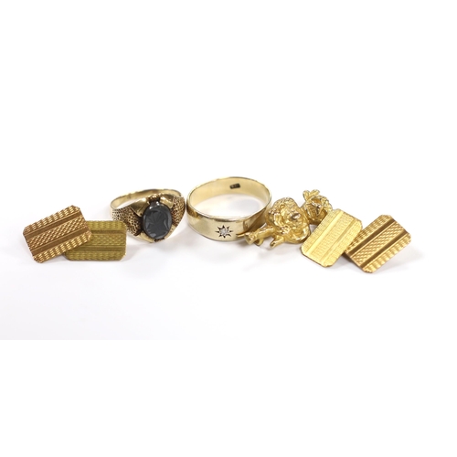 933 - A pair of engine turned 9ct gold cufflinks, a 9ct 'Lincoln Imp' brooch and two 9ct rings including h... 