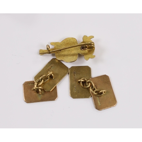 933 - A pair of engine turned 9ct gold cufflinks, a 9ct 'Lincoln Imp' brooch and two 9ct rings including h... 