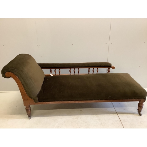 1062 - A late Victorian mahogany chaise longue, width 180cm, depth 64cm, height 78cm