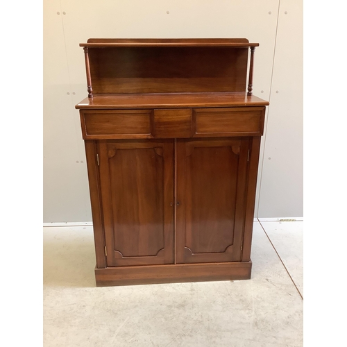 1095 - A small early Victorian mahogany chiffonier, width 80cm, depth 38cm, height 119cm