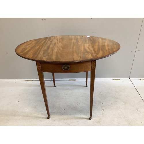 1097 - A George III banded mahogany Pembroke table, width 70cm, depth 52cm, height 73cm