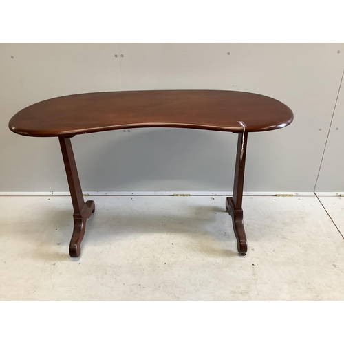 1124 - A Victorian kidney shaped mahogany side table, width 122cm, depth 54cm, height 73cm