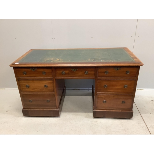 1135 - A Victorian mahogany kneehole desk, width 143cm, depth 87cm, height 76cm