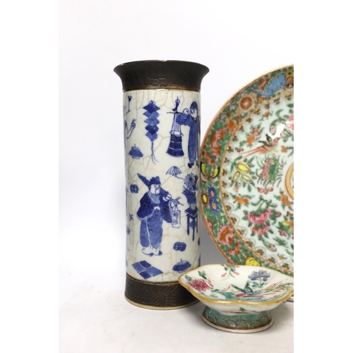 1275 - Five Chinese porcelain items including a blue and white crackle glaze cylindrical vase and a celadon... 