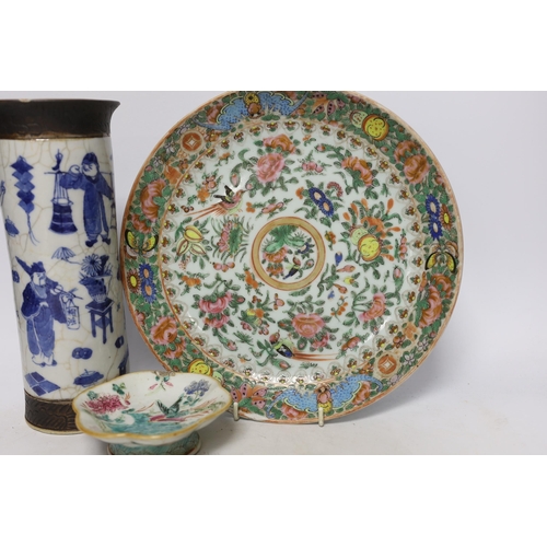 1275 - Five Chinese porcelain items including a blue and white crackle glaze cylindrical vase and a celadon... 