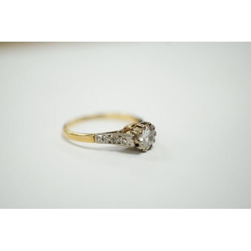 1944 - An 18ct, plat and single stone diamond set ring, with diamond chip set shoulders, the stone weighing... 