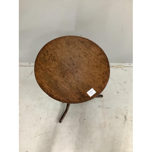 110 - A George III circular oak tripod wine table, diameter 43cm, height 68cm