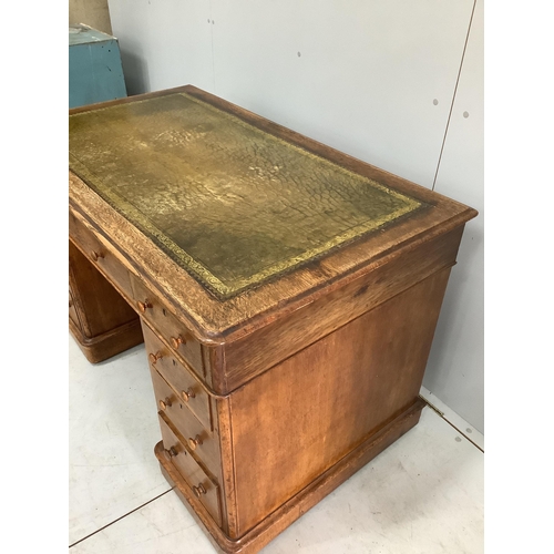 123 - A small Victorian oak pedestal desk, width 122cm, depth 70cm, height 77cm