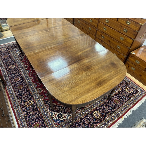 182 - A Regency mahogany D end extending dining table, 257cm extended, width 109cm, height 70cm