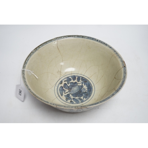 263 - A Chinese Swatow blue and white basin, 16th / 17th century, 28cm diameter