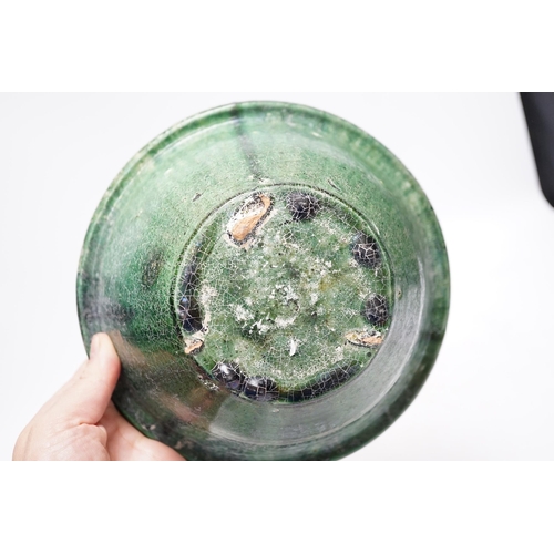 321 - A Chinese green glazed bowl, Yuan-Ming dynasty, 19cm diameter