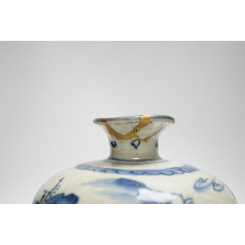 382 - A Chinese late Ming blue and white jar, 14cm