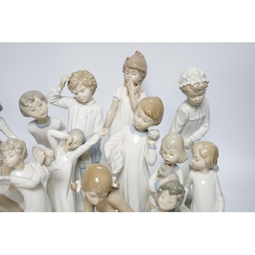 384 - A group of various Lladro figures (16 + plaque)