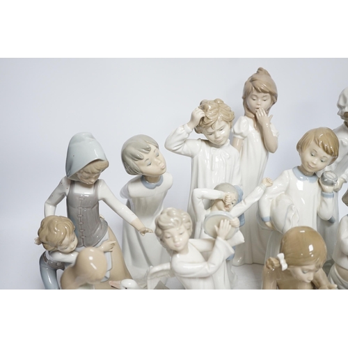 384 - A group of various Lladro figures (16 + plaque)