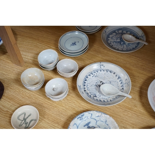 395 - A group of Chinese Tek Sing cargo wares, including blue and white or enamelled plates, bowls, spoons... 