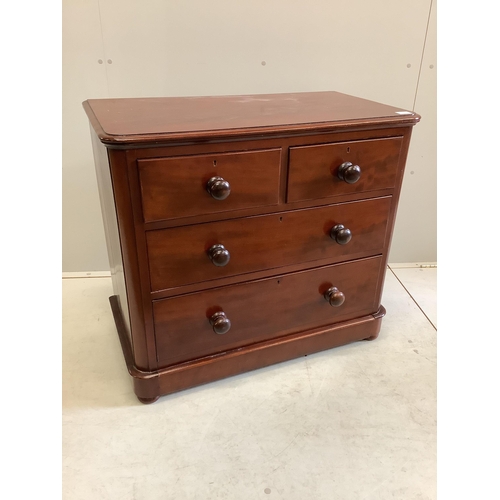 1090 - A small Victorian mahogany four drawer chest, width 88cm, depth 48cm, height 81cm