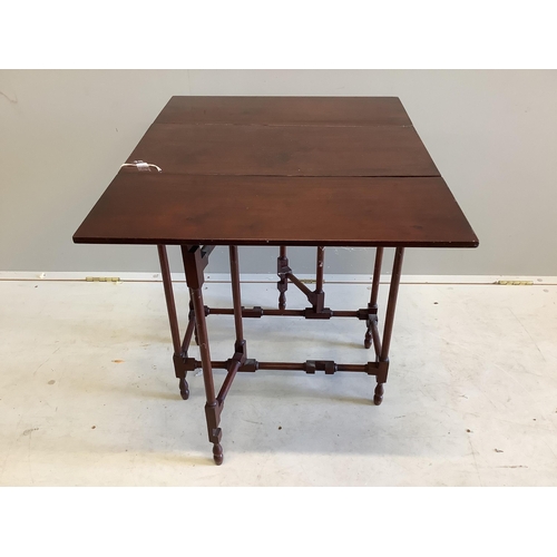 101 - A small late Victorian mahogany Sutherland table, on spider leg supports, width 56cm, depth 27cm, he... 