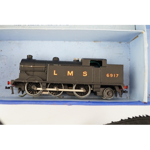 251 - A collection of Hornby Dublo railway for 3-rail running, including; a boxed EDG7 Tank Goods Train se... 