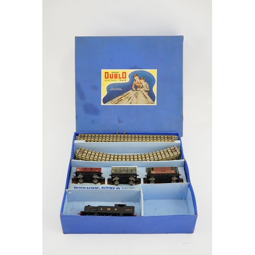 251 - A collection of Hornby Dublo railway for 3-rail running, including; a boxed EDG7 Tank Goods Train se... 